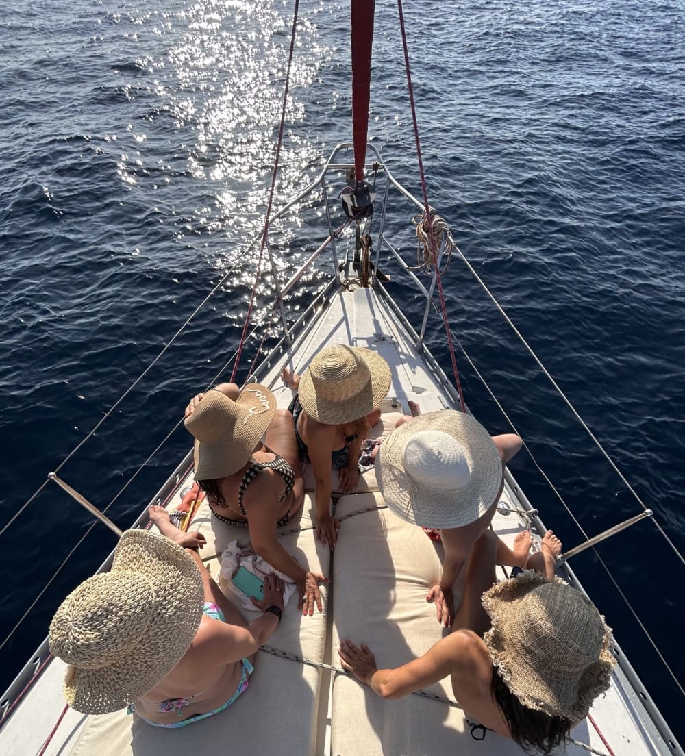 Explorează Ibiza și bucură-te de o zi întreagă de navigație pe o barcă cu pânze