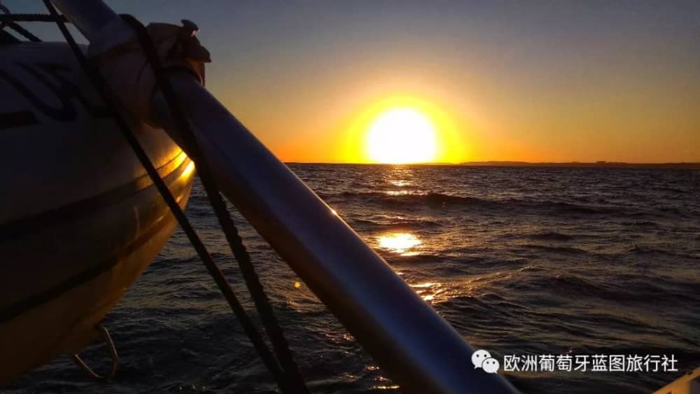 Cruzeiro ao pôr do sol e aperitivo na costa de Portimão