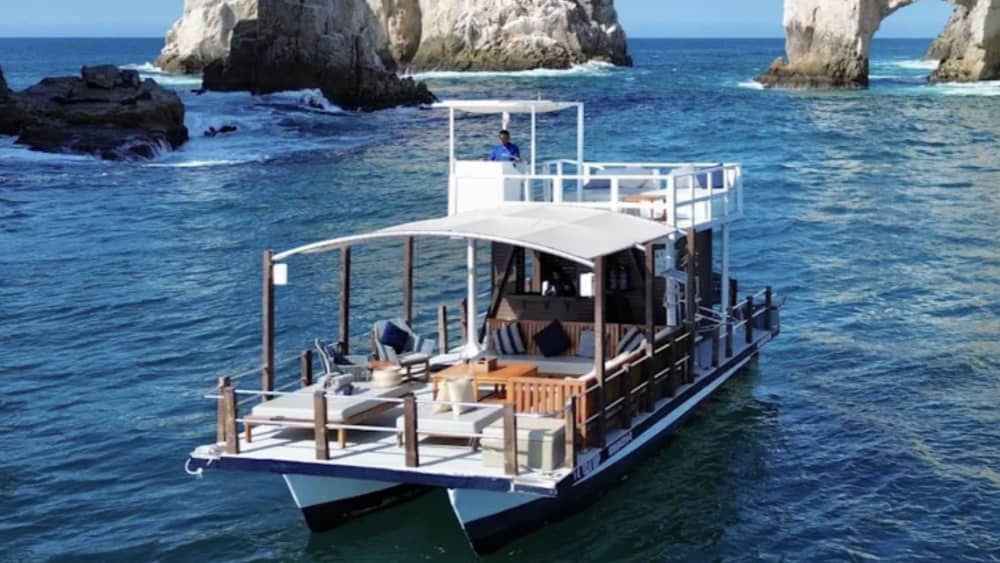 Escursione di mezza giornata in barca a motore a Cabo San Lucas.
