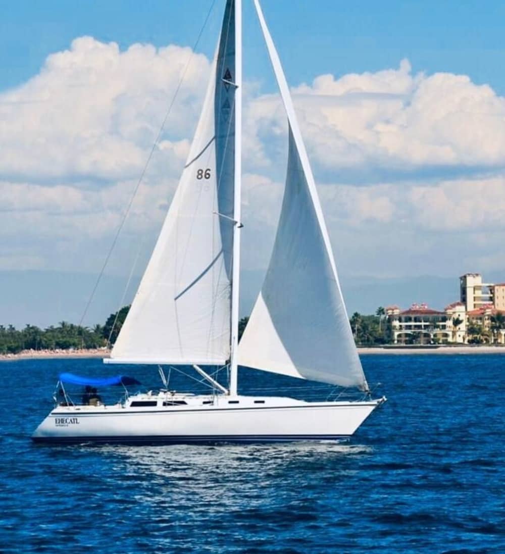 Spend a 9h sailing around Puerto Vallarta on a sailboat