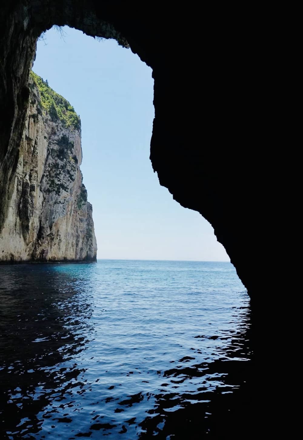 Девичник в круизе: от Корфу до Сивоты, Голубая лагуна и Голубые пещеры: частный круиз по кристально чистым водам и уединенным пляжам.