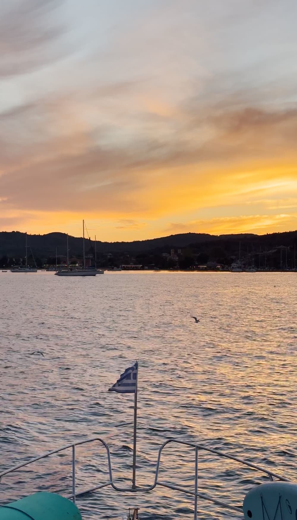 Crociera esclusiva in yacht al tramonto: da Corfù alla laguna blu di Sivota, alla grotta di Papanikolis e a uno spettacolare tramonto