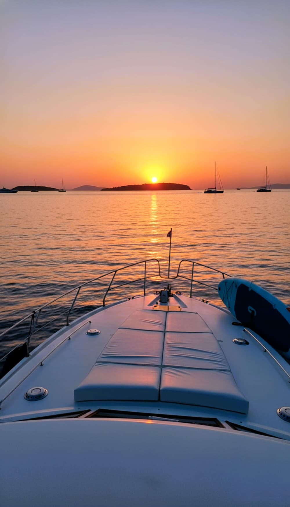 Crociera esclusiva in yacht al tramonto: da Corfù alla laguna blu di Sivota, alla grotta di Papanikolis e a uno spettacolare tramonto