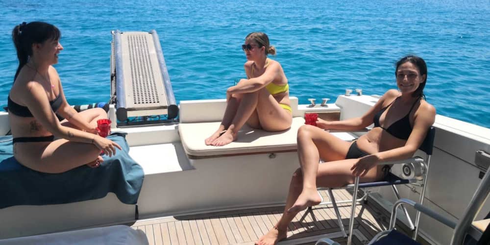 Una giornata alla scoperta di Porto Rotondo: puro relax sulle acque cristalline del blu italiano.
