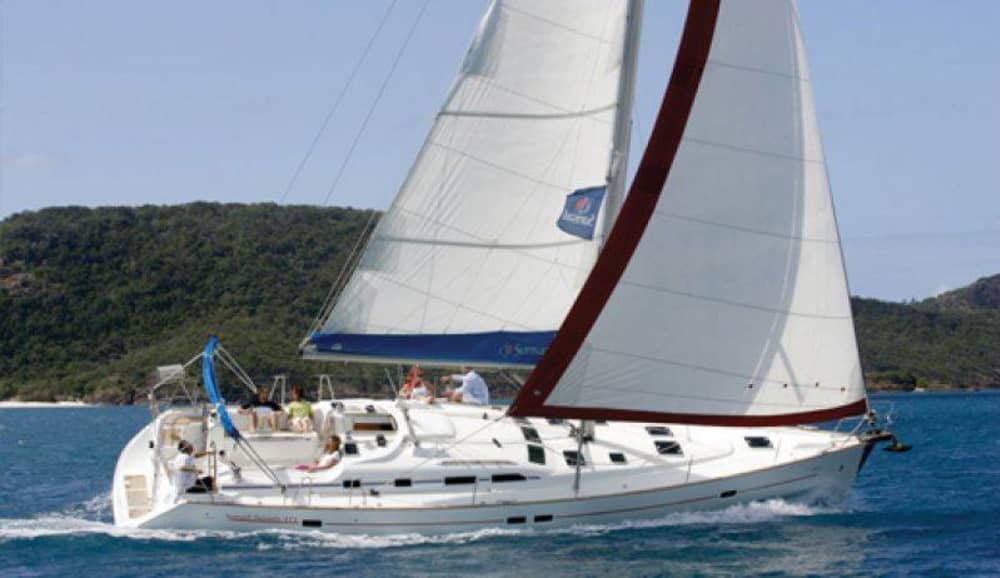 Scopri Genova con un'escursione in barca a vela di un'intera giornata.