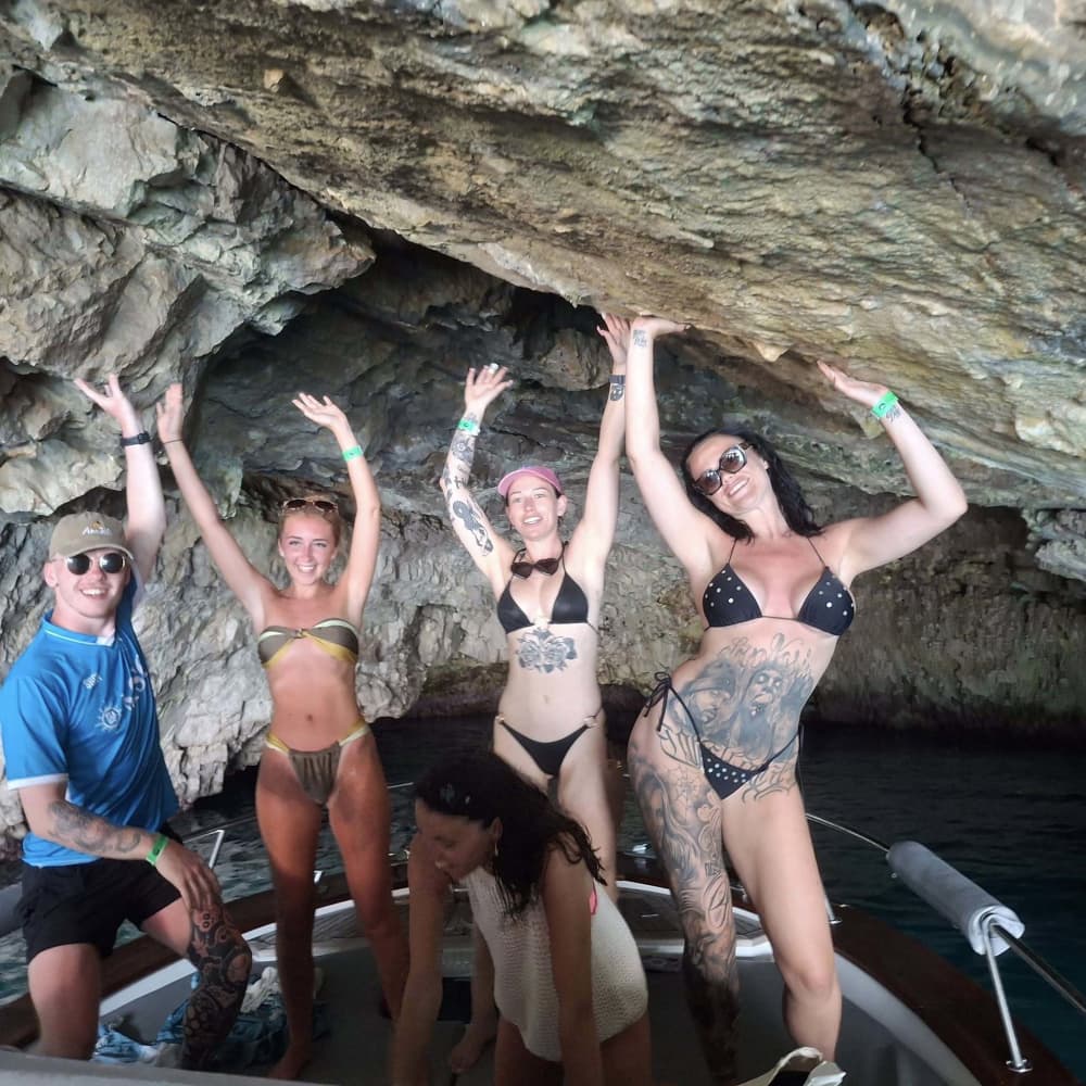 Una giornata alla scoperta di Sorrento: puro relax sulle acque cristalline del blu italiano.