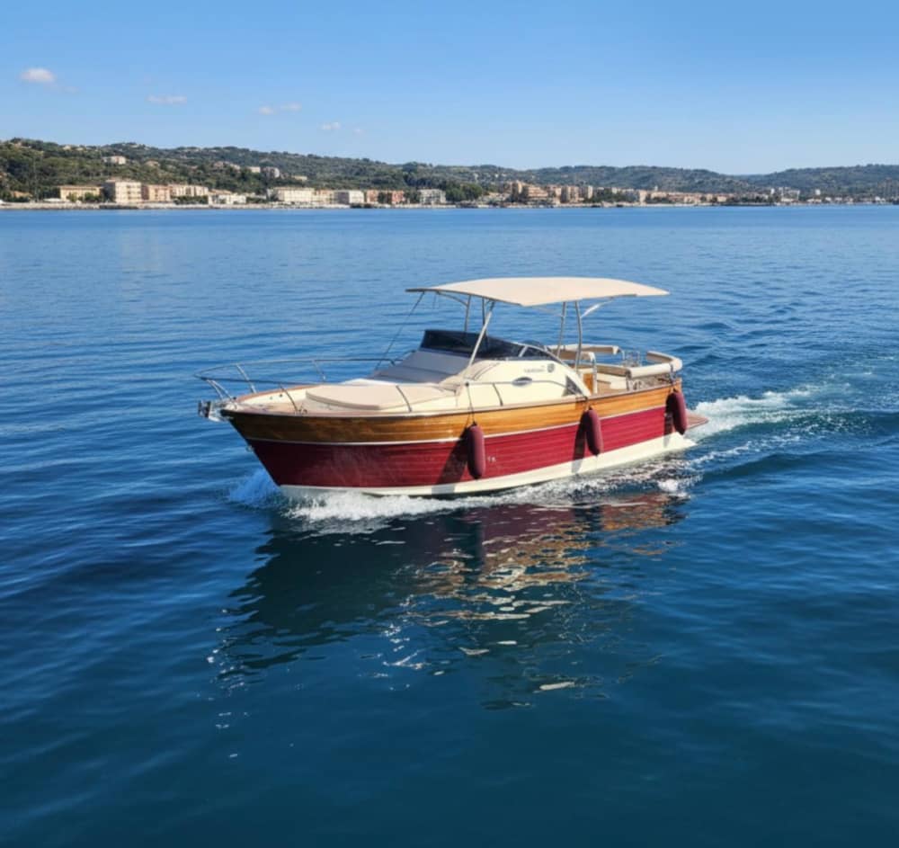 Una giornata alla scoperta di Sorrento: puro relax sulle acque cristalline del blu italiano.
