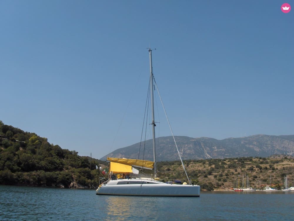 Catamaran tour with SUP