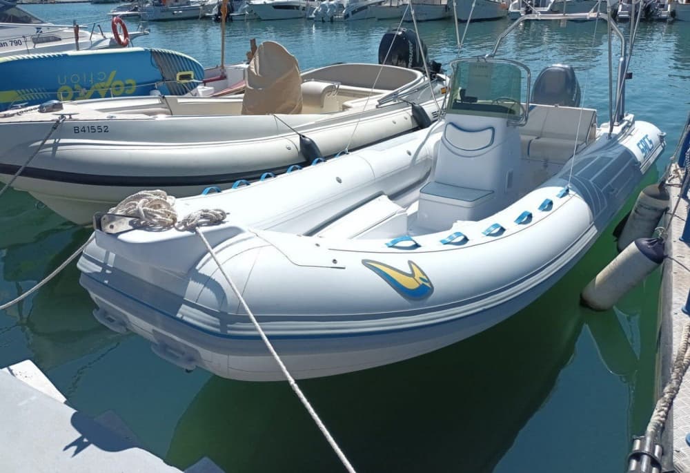 Descubra La Ciotat em um passeio de lancha de dia inteiro.