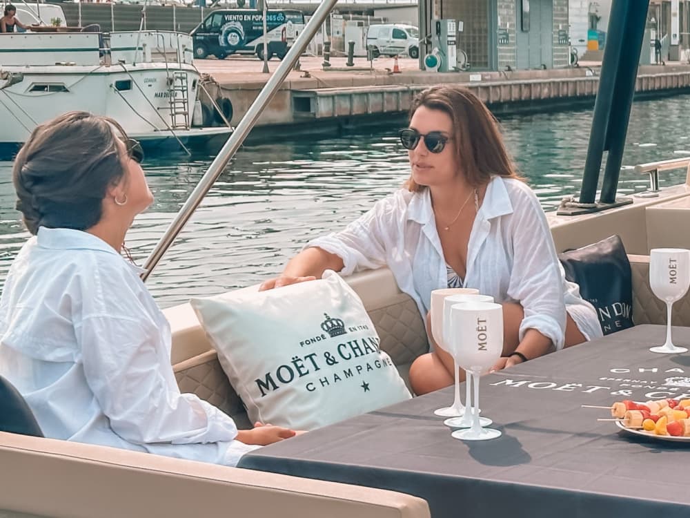 Journée privée en mer – Croisière de 8 heures au départ de Barcelone