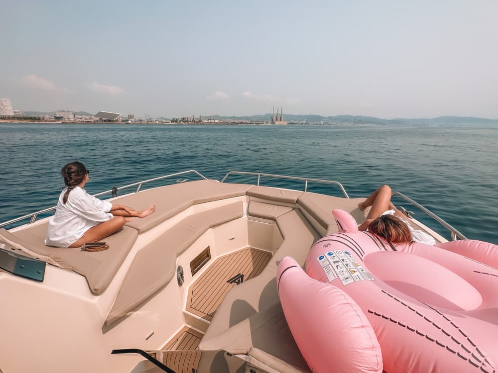 Journée privée en mer – Croisière de 8 heures au départ de Barcelone