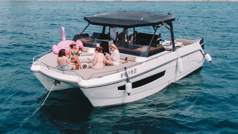 Journée privée en mer – Croisière de 8 heures au départ de Barcelone