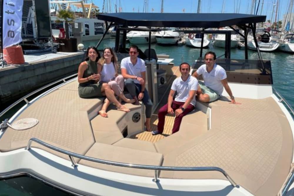 Journée privée en mer – Croisière de 8 heures au départ de Barcelone