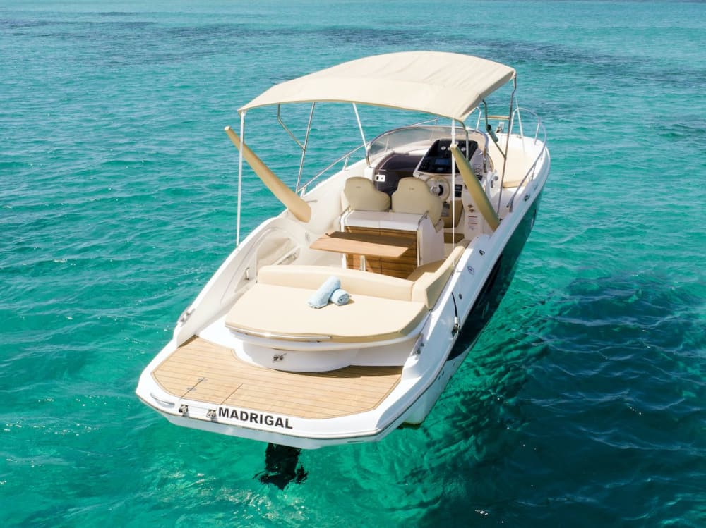 Explora las calas más tranquilas: excursión privada de un día a Cala Pluma y Saona