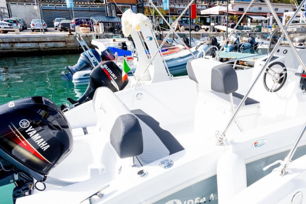 Louez un bateau à moteur pour 4h15 de plaisir