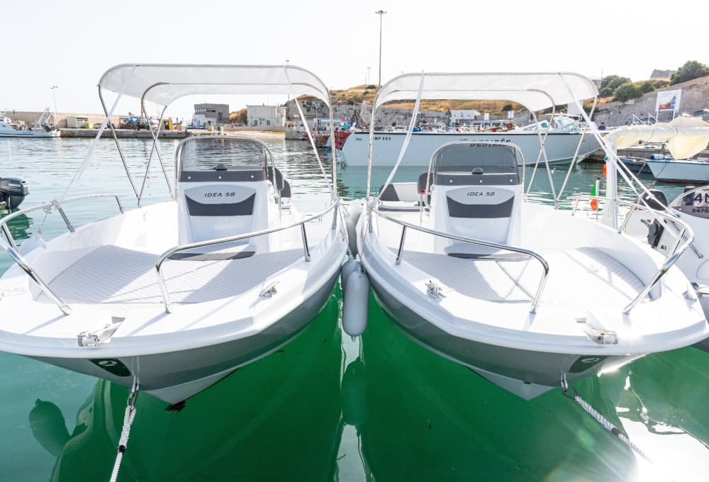 Louez un bateau à moteur pour 4h15 de plaisir