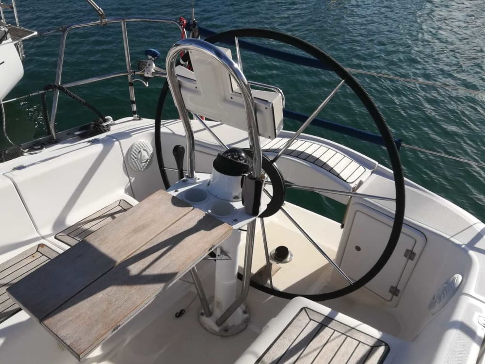 Njut av en dag till sjöss i Ancona på en segelbåt