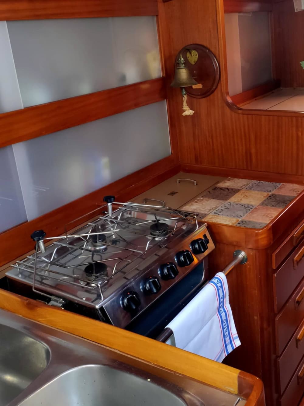 Profitez d'une journée complète de navigation à Santa Pola sur un voilier.