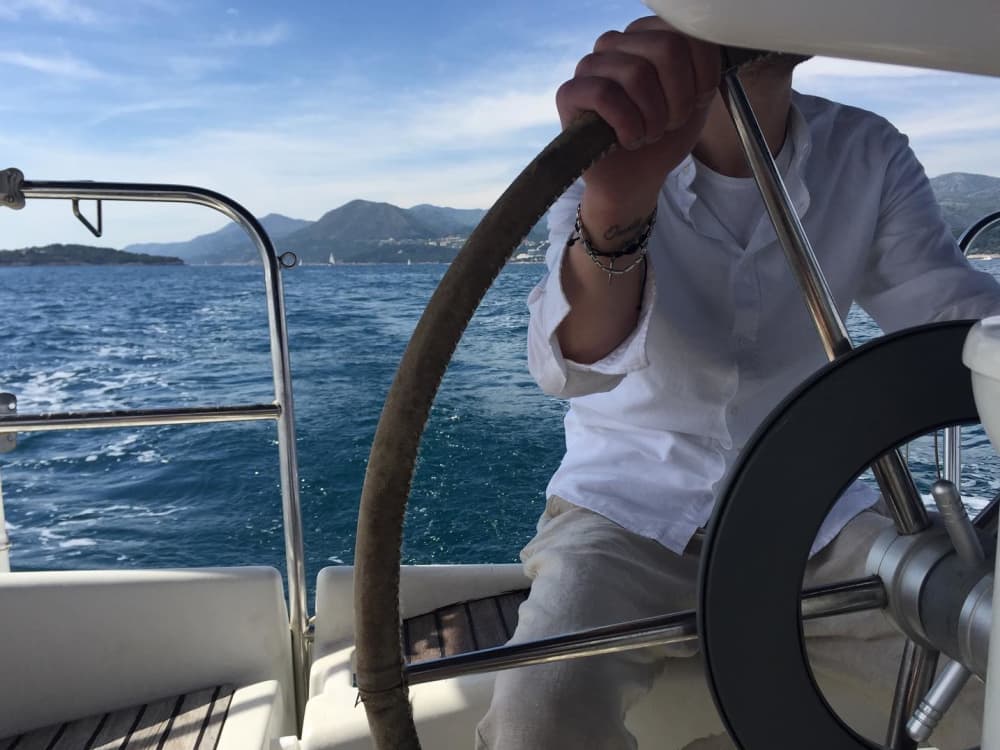 Исследуйте Элафитские острова: полудневная экскурсия на частной моторной лодке