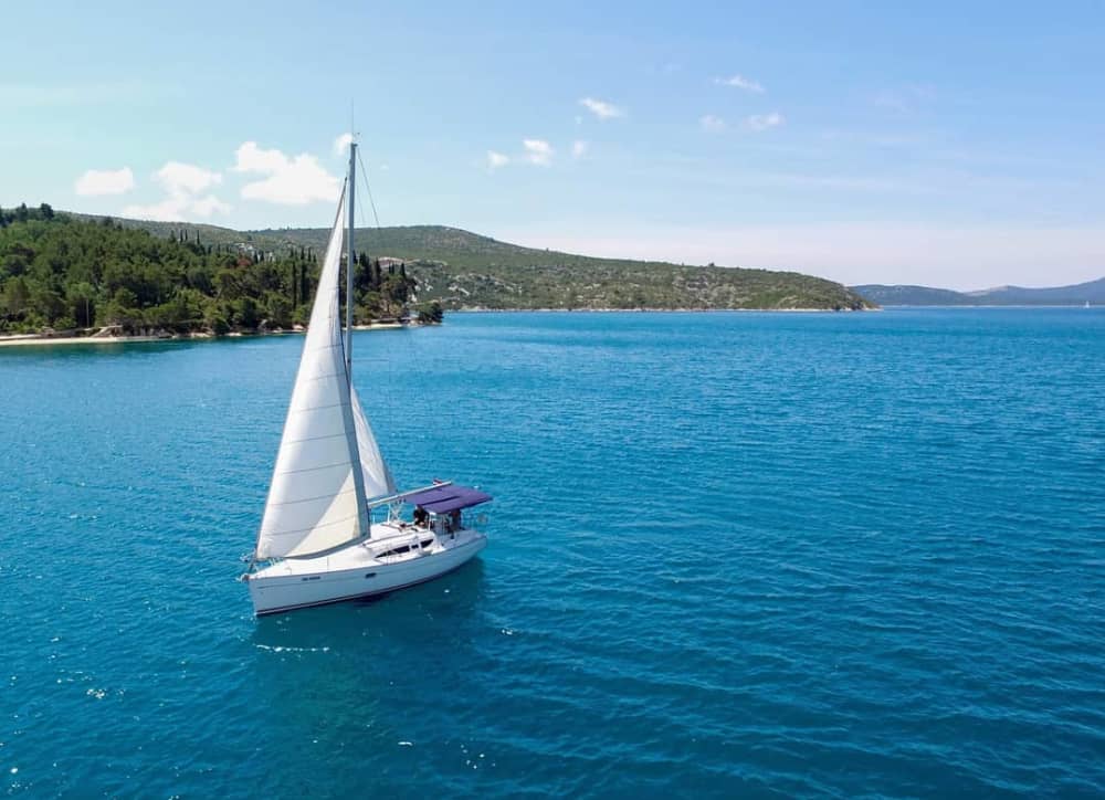 Исследуйте Элафитские острова: полудневная экскурсия на частной моторной лодке