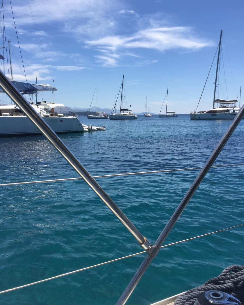 Исследуйте Элафитские острова: полудневная экскурсия на частной моторной лодке