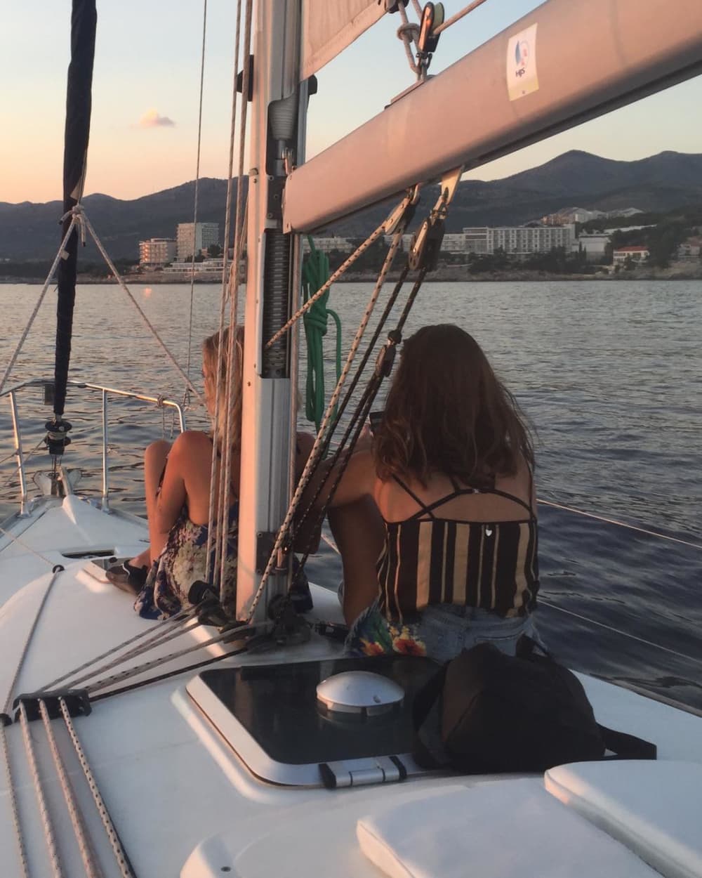 Исследуйте Элафитские острова: полудневная экскурсия на частной моторной лодке