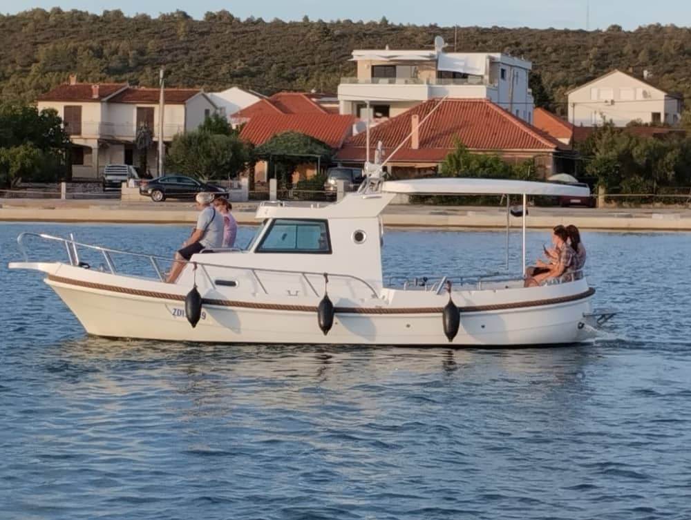 Explora Sukošan en barco: Un día completo en el agua a bordo de una lancha motora.