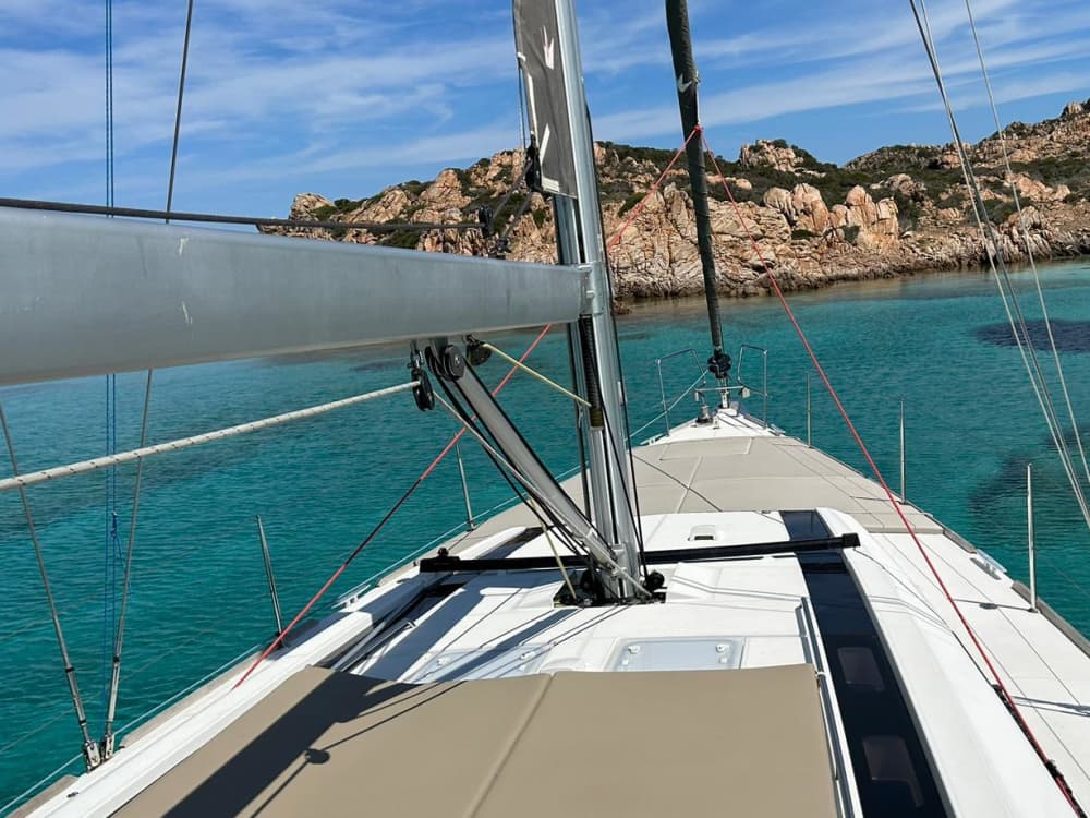 Geniet van een dag op zee in Palau aan boord van een zeilboot.