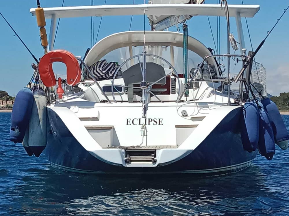Make every moment count: A full day of sun around Hyères on a sailboat