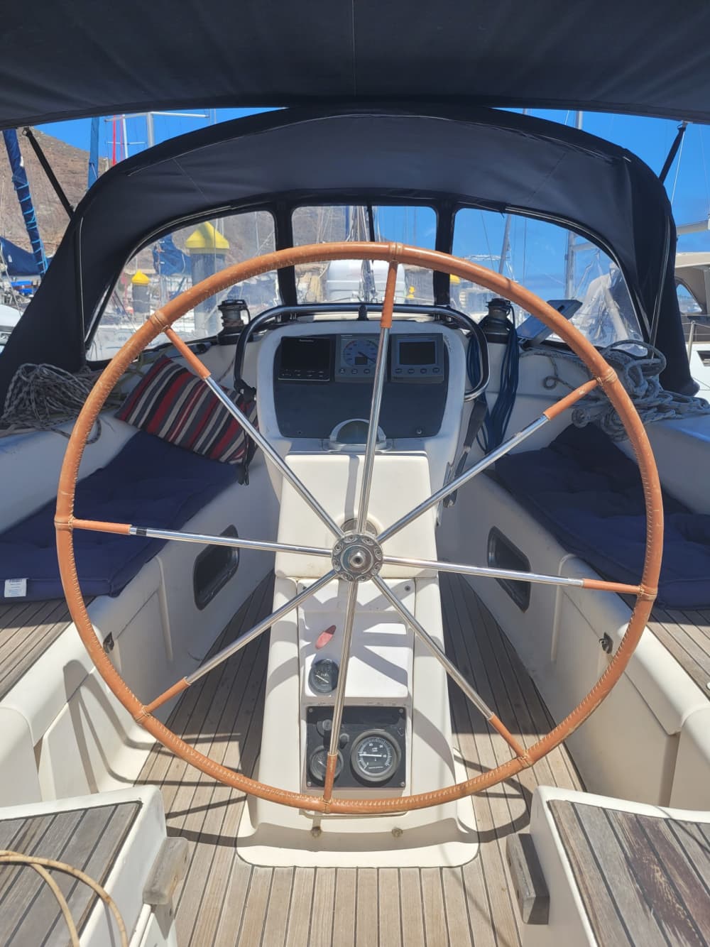 El ritmo de Santa Cruz de Tenerife: Momentos inolvidables en velero.