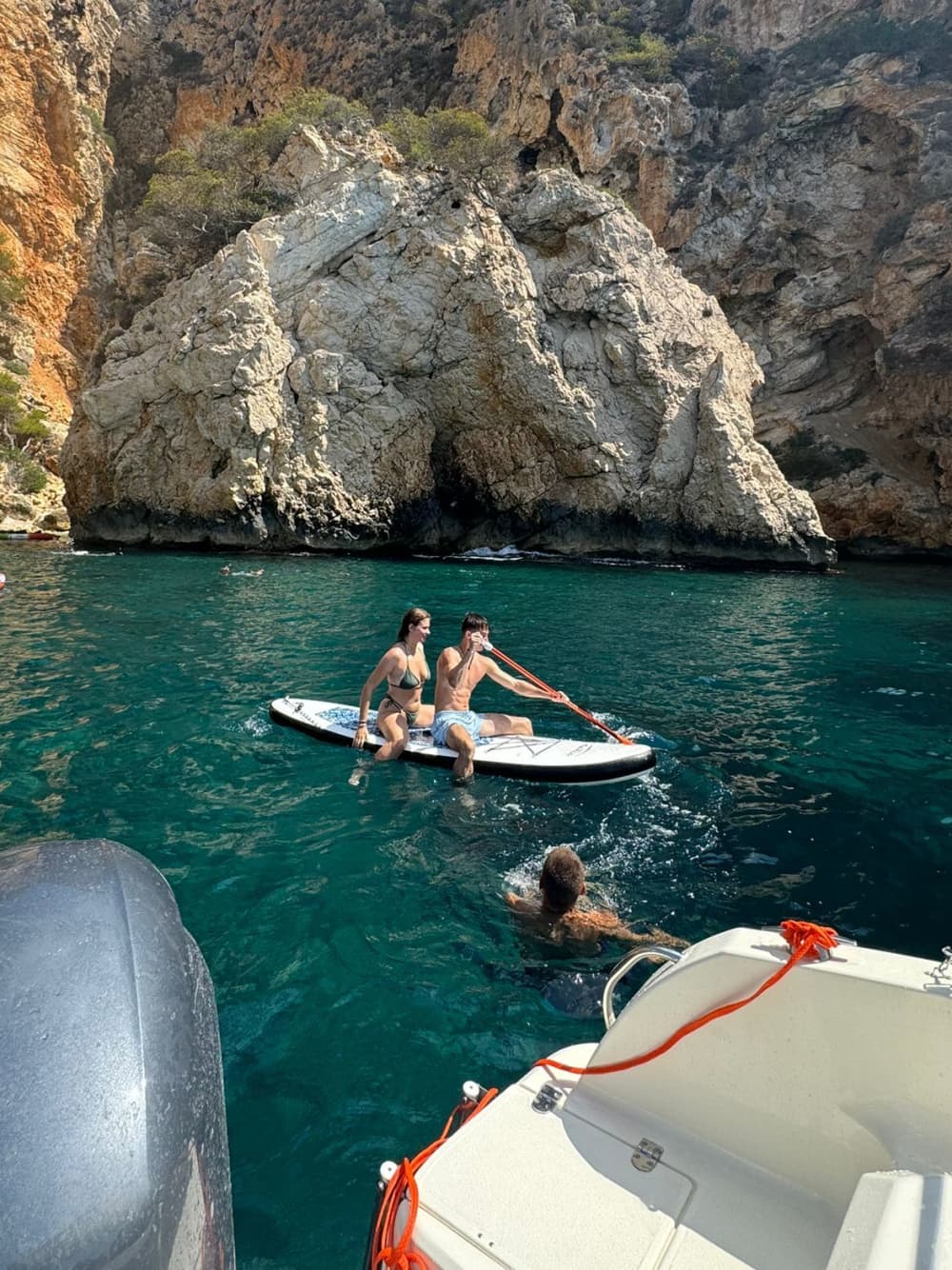 A full day of sun and turquoise waters along the coasts of Denia and Jávea.