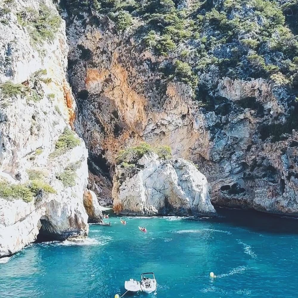 A full day of sun and turquoise waters along the coasts of Denia and Jávea.