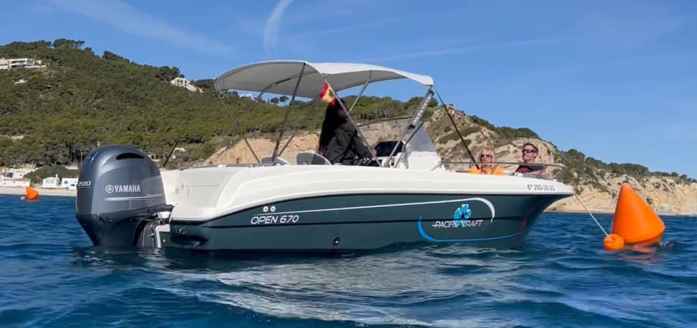 A full day of sun and turquoise waters along the coasts of Denia and Jávea.