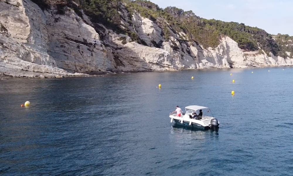 A full day of sun and turquoise waters along the coasts of Denia and Jávea.