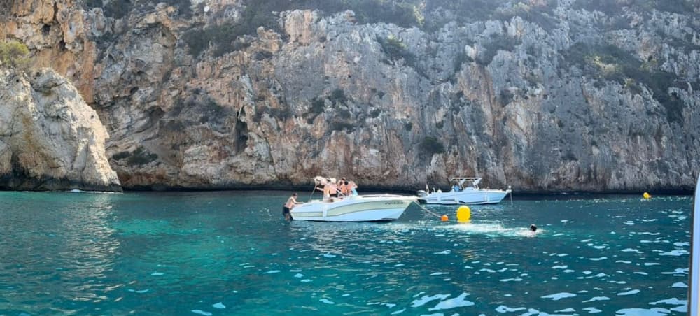 A full day of sun and turquoise waters along the coasts of Denia and Jávea.