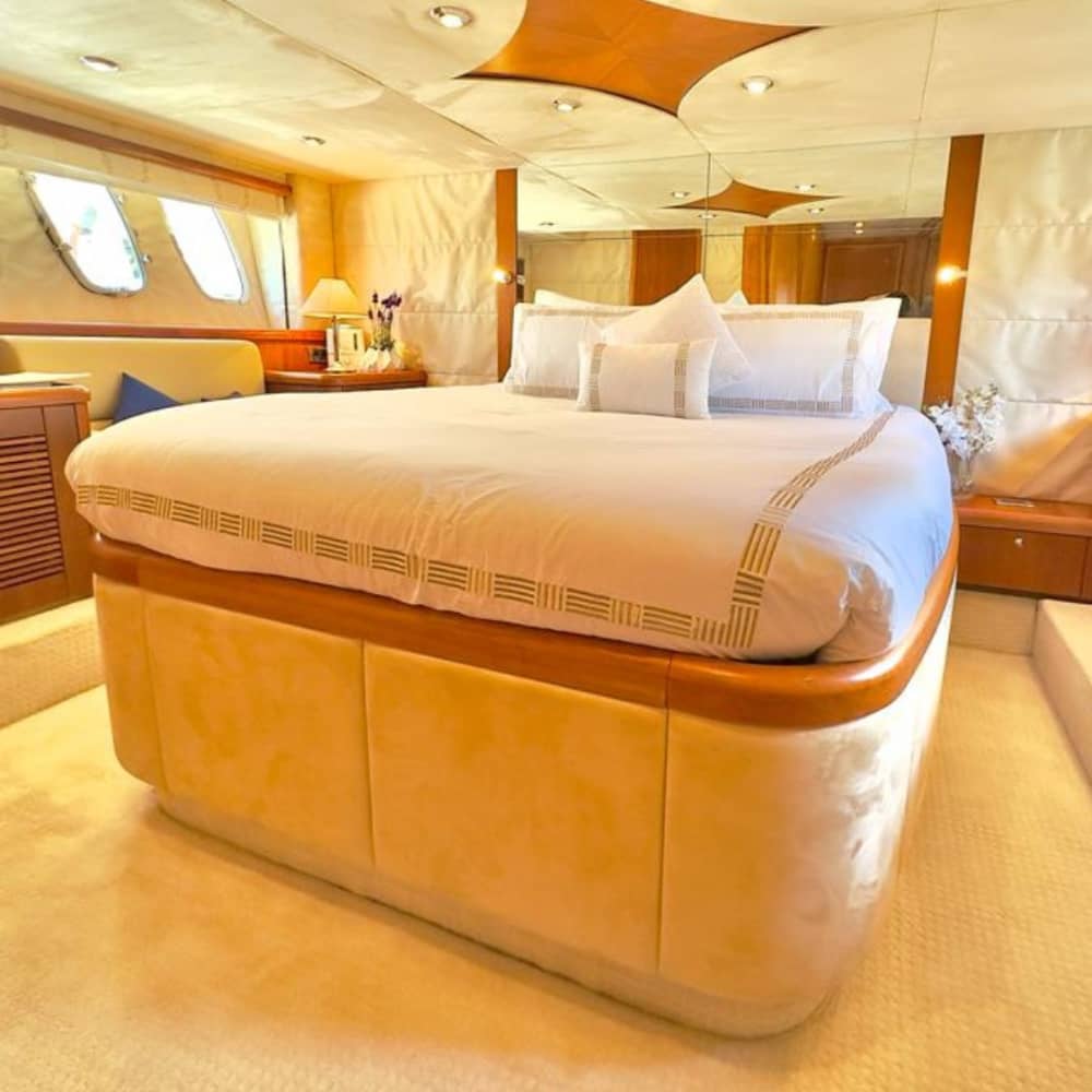 The highlight of your summer: 4h escape in Dubai aboard a motor yacht