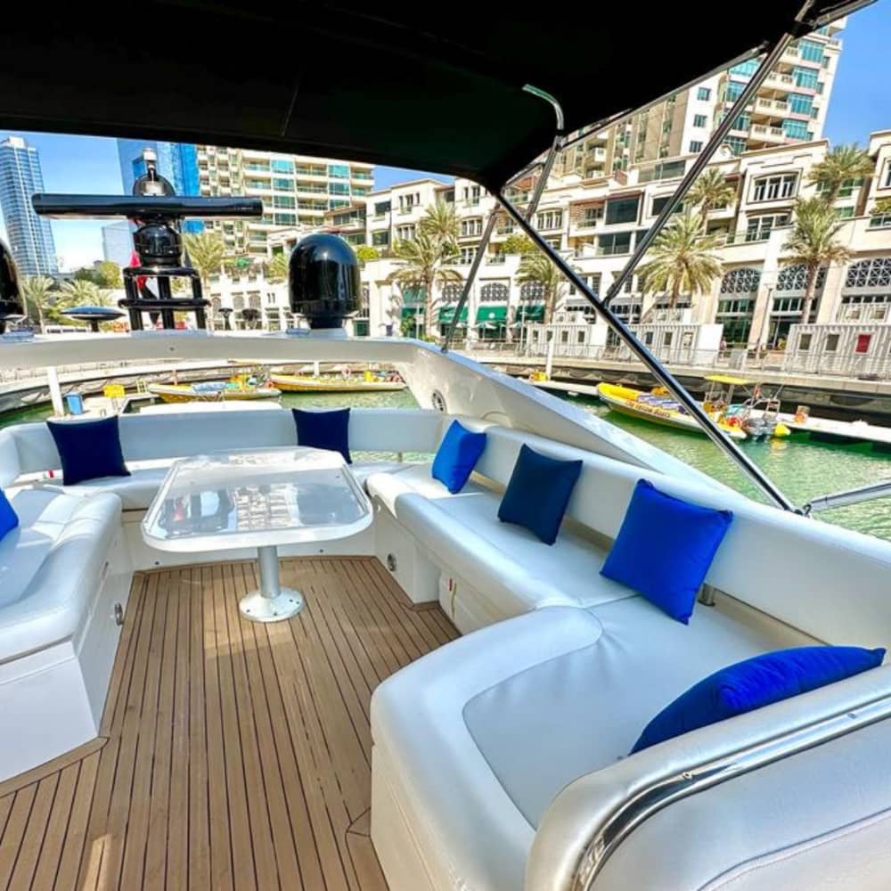 The highlight of your summer: 4h escape in Dubai aboard a motor yacht