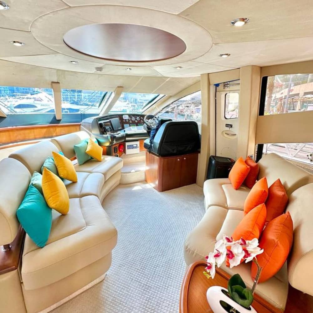 The highlight of your summer: 4h escape in Dubai aboard a motor yacht