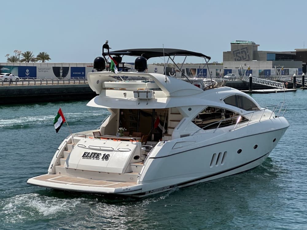 Le point d'orgue de votre été : une escapade de 4 heures à Dubaï à bord d'un yacht à moteur