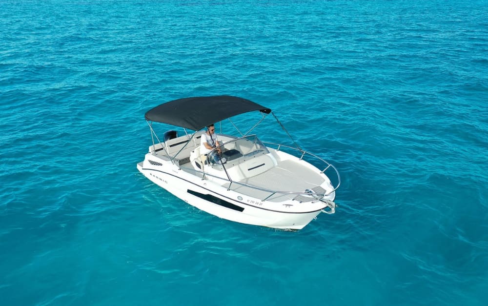 Upptäck Novalja på en motorbåt i 9 timmar