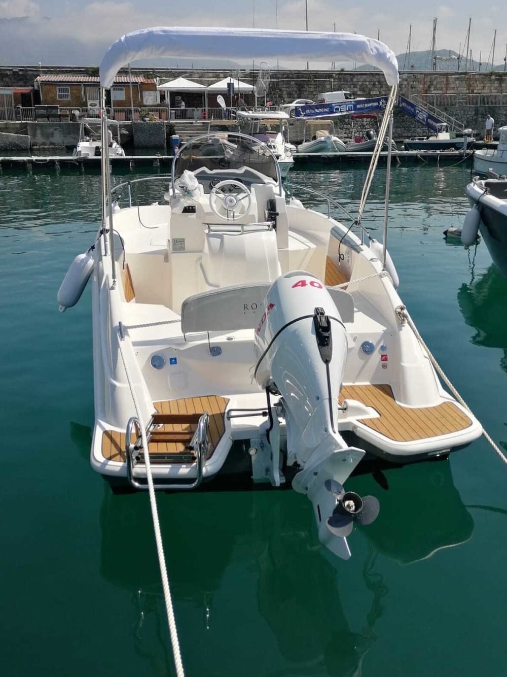 Salerno'da motorlu tekneyle 9 saatlik keyifli bir yolculuğun tadını çıkarın.