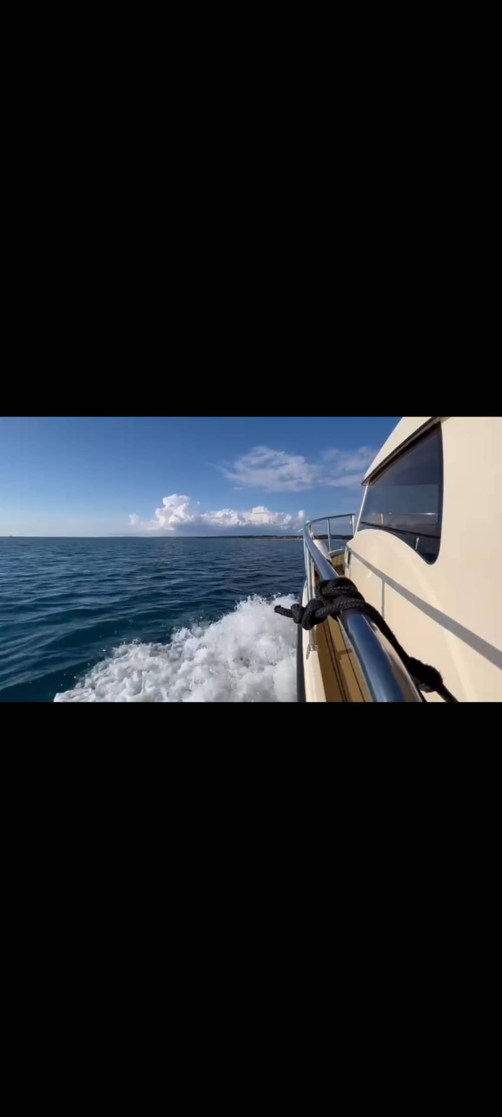 Explorez Pula en une demi-journée : louez un bateau à moteur pour 4 h 45.