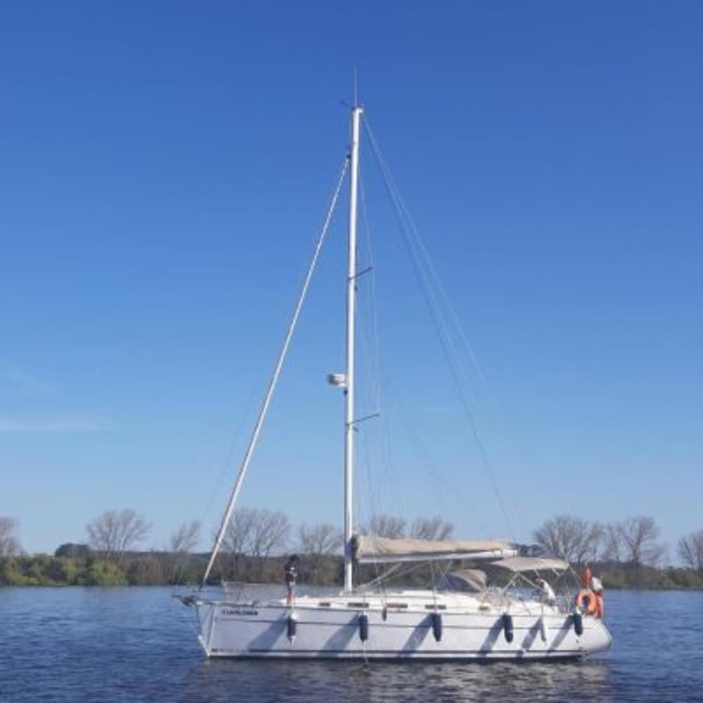 Full-day sailing experience in Lisbon