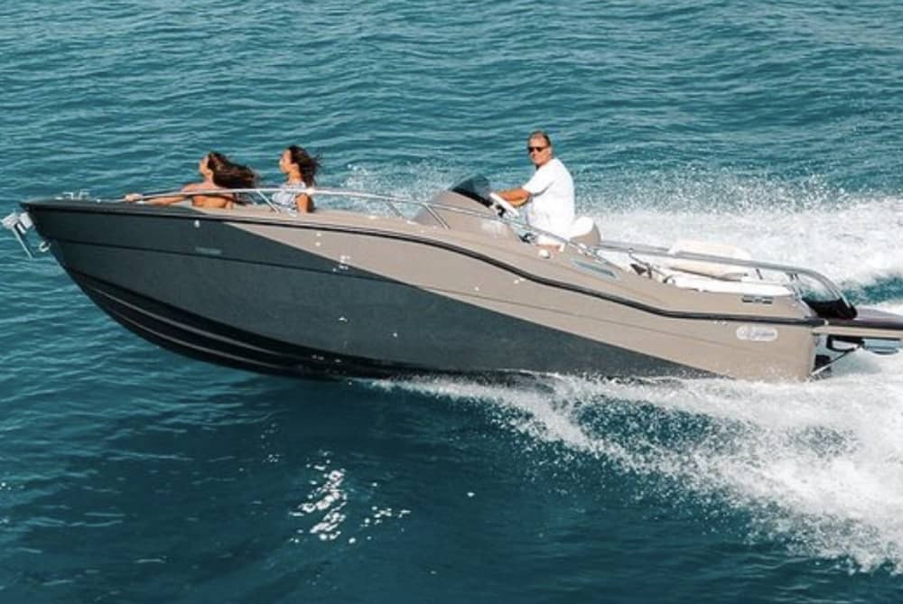 Capri depuis la mer : croisière privée d'une journée au départ d'Amalfi