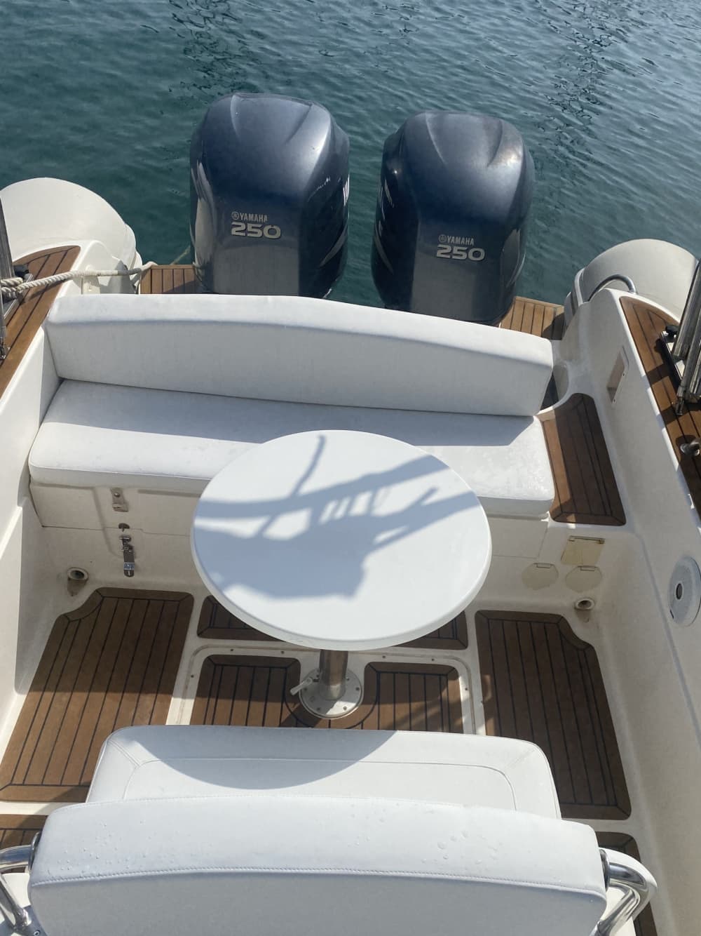 Odkryj wybrzeże Calvi: jednodniowa wycieczka na pokładzie łodzi motorowej