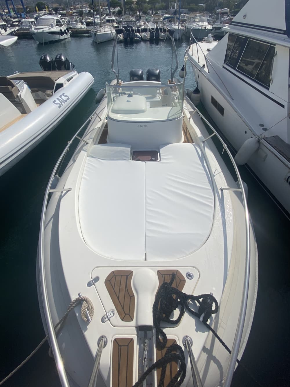 Odkryj wybrzeże Calvi: jednodniowa wycieczka na pokładzie łodzi motorowej