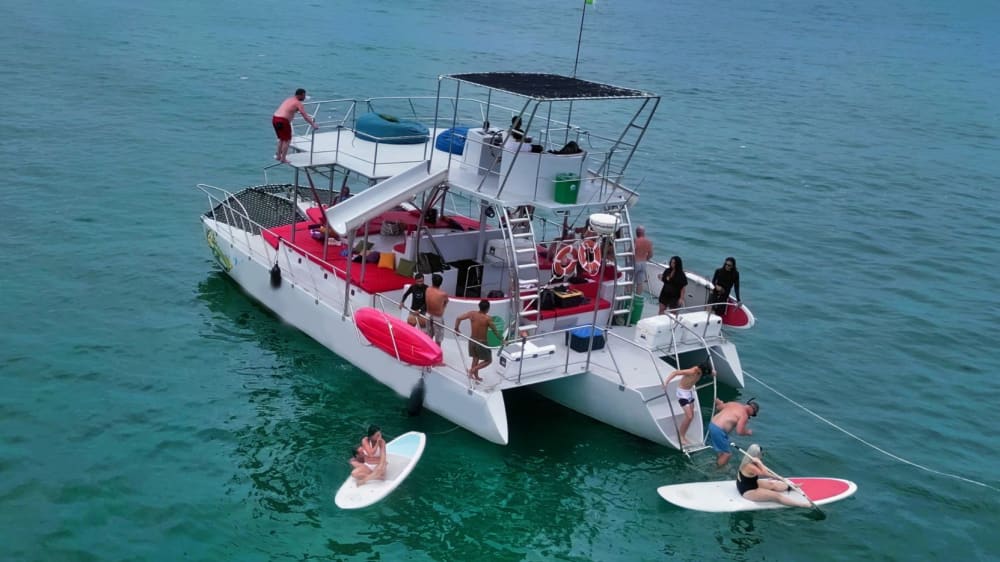 Alquiler de Yate Privado ChicaFUN 3 Toboganes Todo Incluido