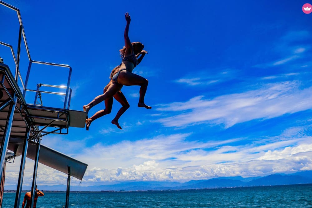 Alquiler de Yate Privado ChicaFUN 3 Toboganes Todo Incluido