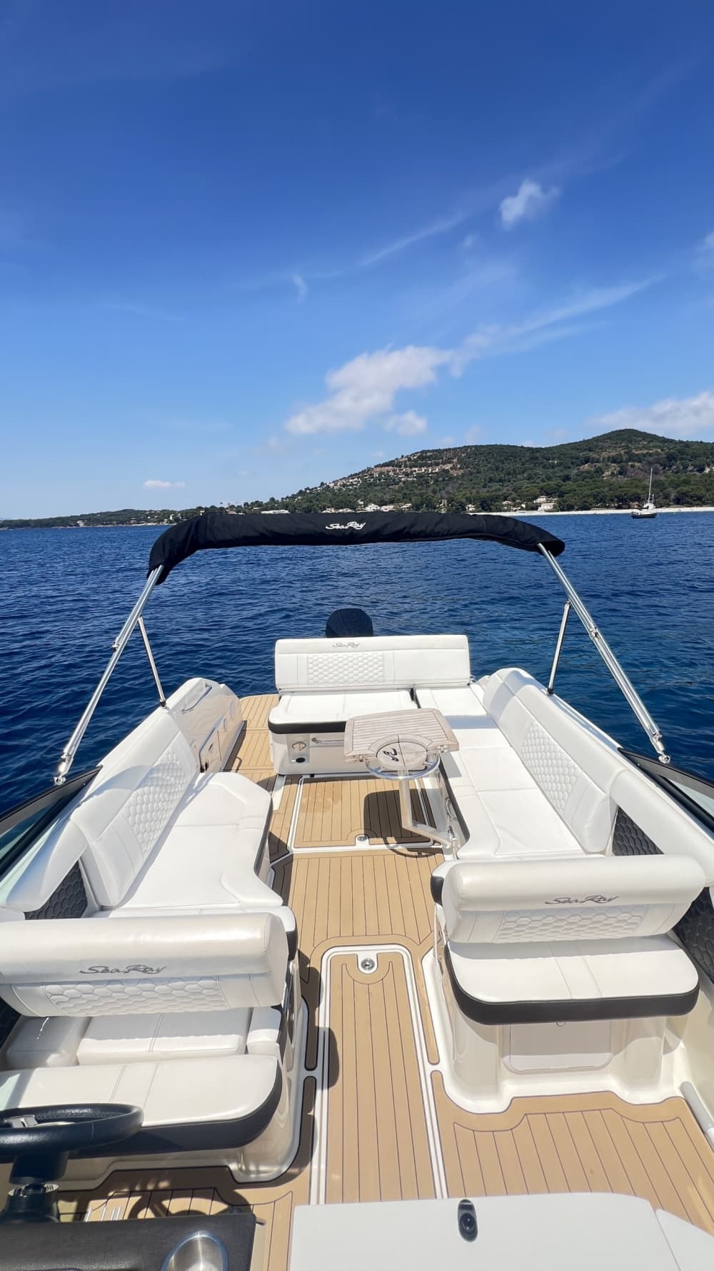 Geniet 3 uur en 45 minuten van de zon op een motorboot in Saint-Raphaël.