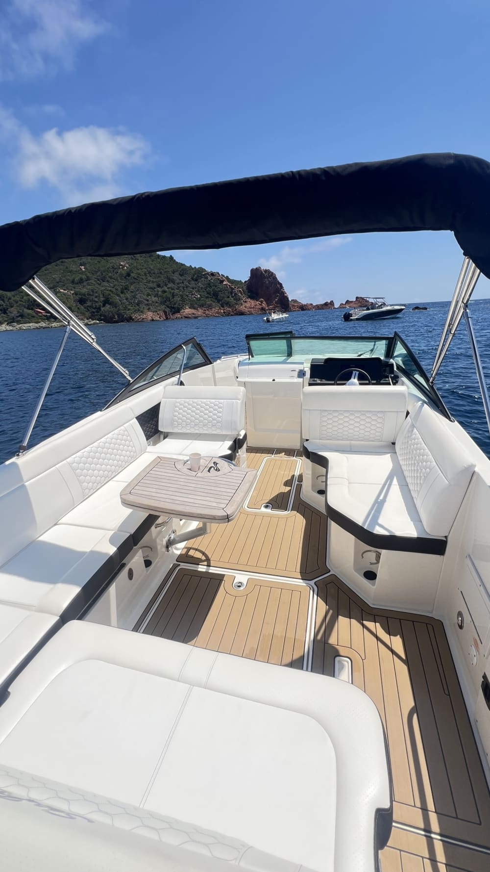 Geniet 3 uur en 45 minuten van de zon op een motorboot in Saint-Raphaël.